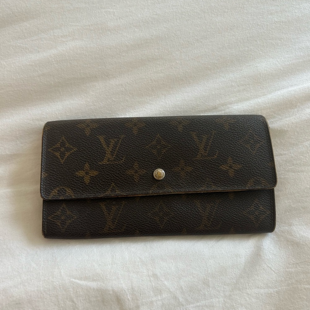 Authentic Louis Vuitton Sarah Wallet